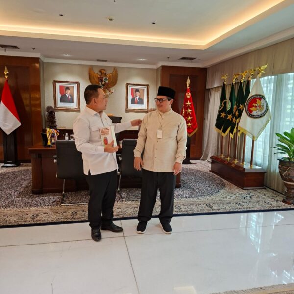 K.H. Imaduddin Utsman Al Bantani Temui Kepala Staf Kepresidenan di Gedung KSP