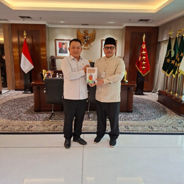 K.H. Imaduddin Utsman Al Bantani Sampaikan Surat Laporan Batalnya Nasab Habaib Kepada Presiden Peabowo