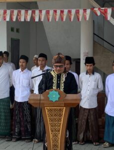 Pakai Pakaian Adat Sumedang Larang Kiai Imad Menjadi Inspektur Upacara 17 Agustus Tahun 2026